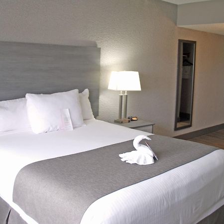 Ramada By Wyndham Edmonton Yellowhead Nw Bagian luar foto