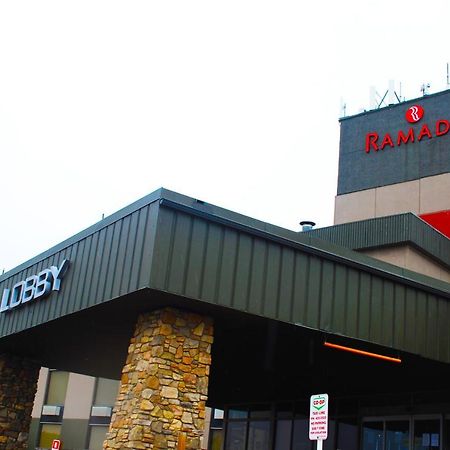 Ramada By Wyndham Edmonton Yellowhead Nw Bagian luar foto