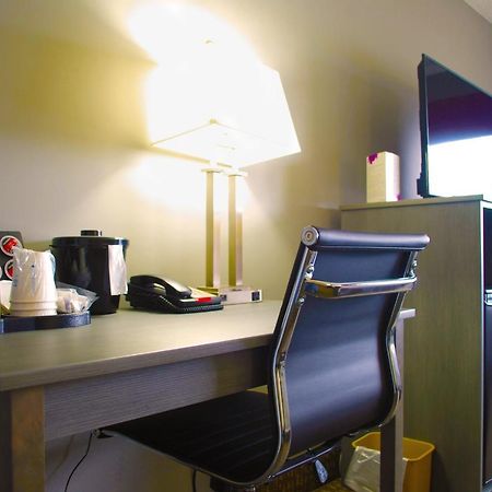 Ramada By Wyndham Edmonton Yellowhead Nw Bagian luar foto