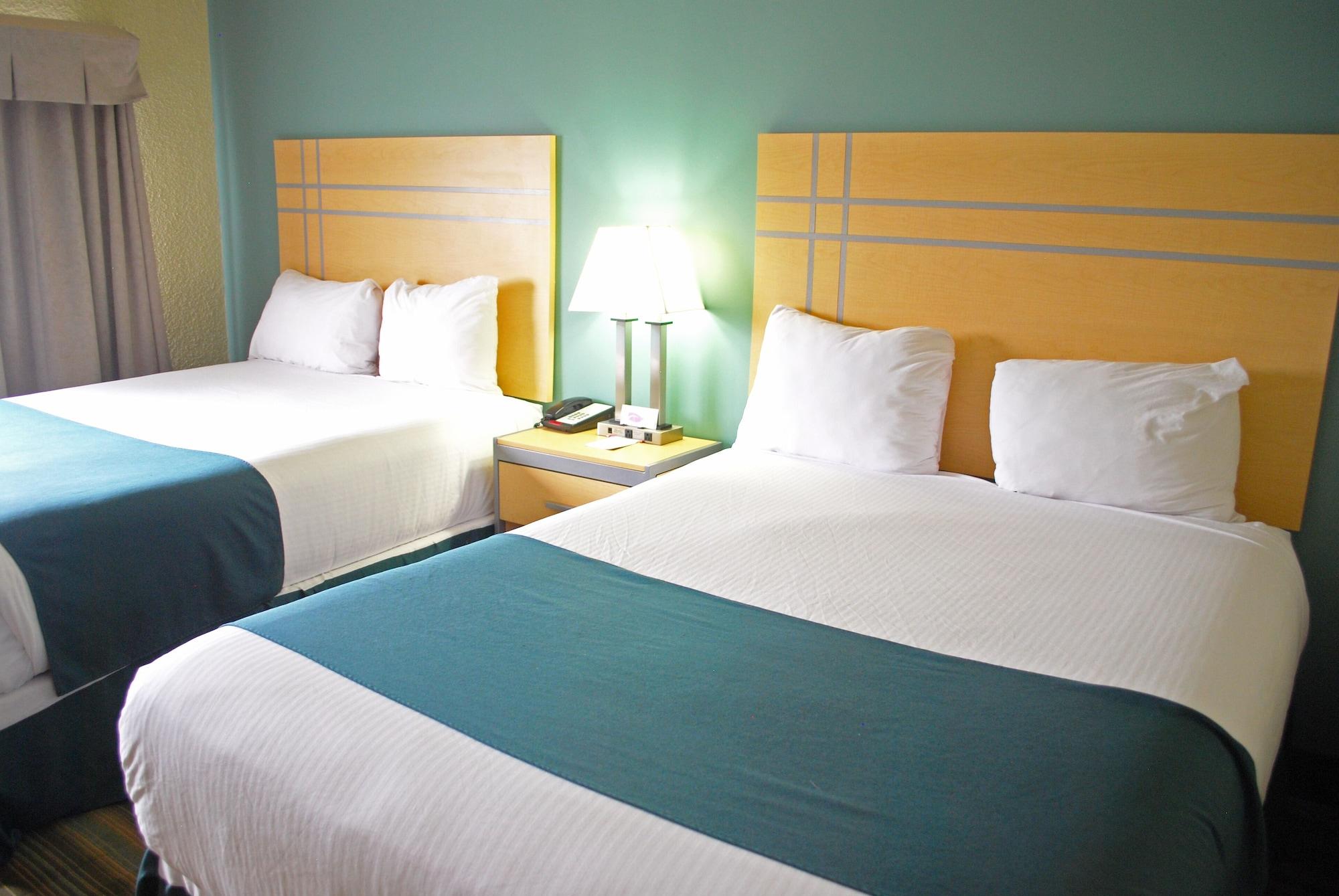 Ramada By Wyndham Edmonton Yellowhead Nw Bagian luar foto