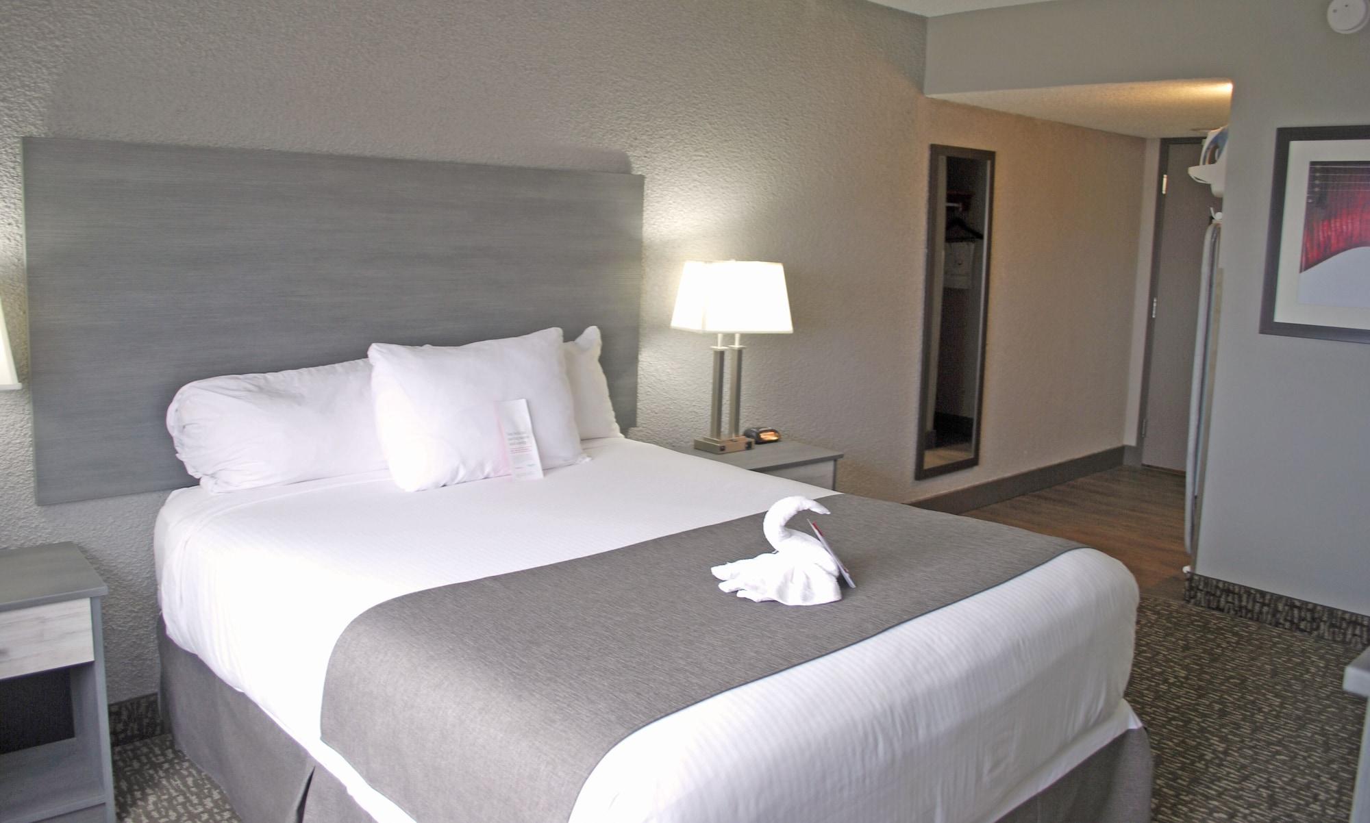 Ramada By Wyndham Edmonton Yellowhead Nw Bagian luar foto
