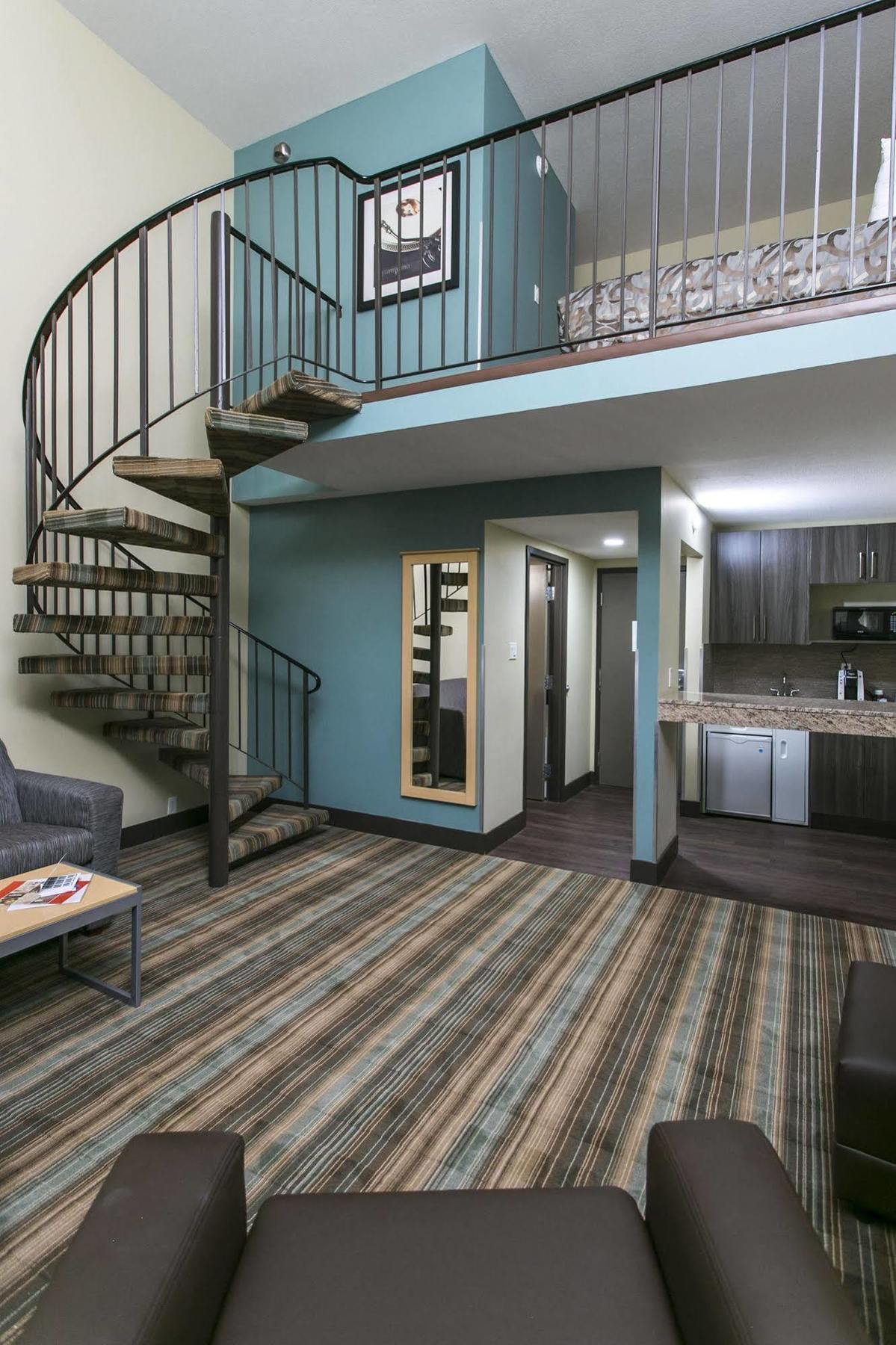 Ramada By Wyndham Edmonton Yellowhead Nw Bagian luar foto