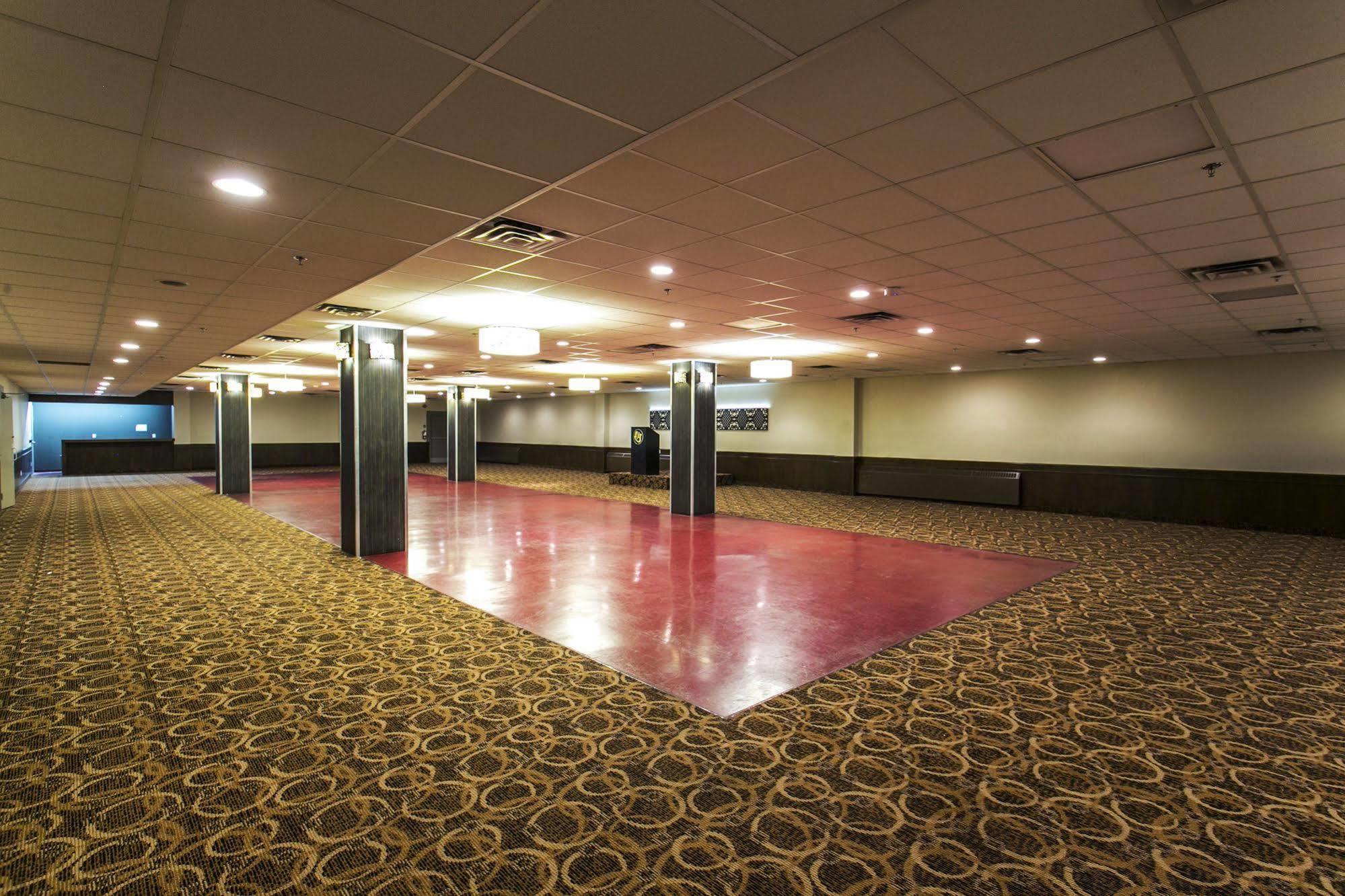 Ramada By Wyndham Edmonton Yellowhead Nw Bagian luar foto