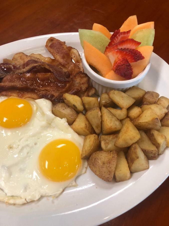 Ramada By Wyndham Edmonton Yellowhead Nw Bagian luar foto